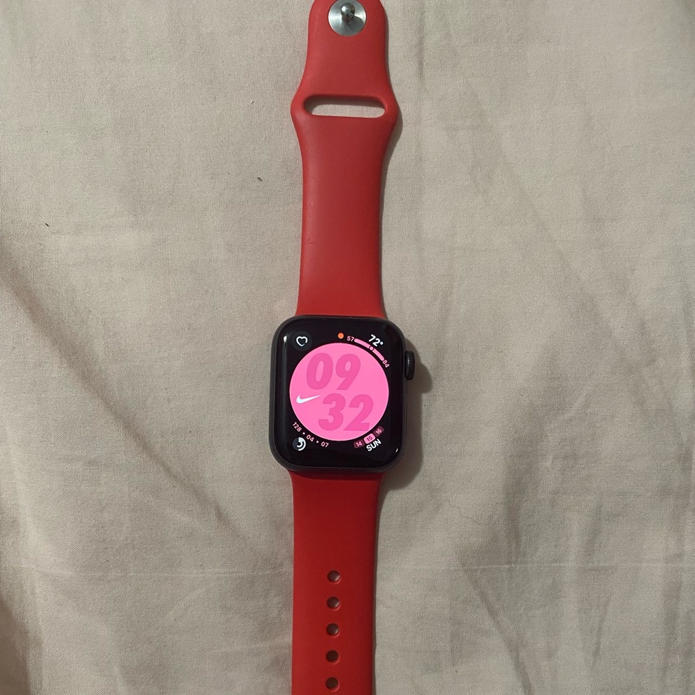 Apple Series 5 Space Grey Aluminum 40mm Smart Watch. GPS & CELLULAR